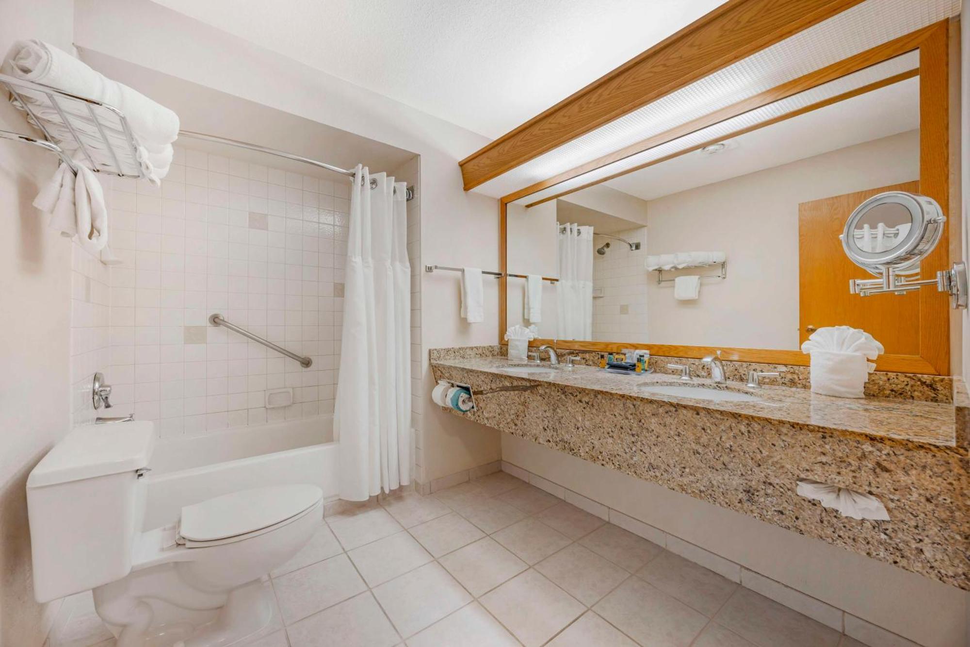 Queen Suite with Two Queen Beds - Non-Smoking,1664664384:JPEG