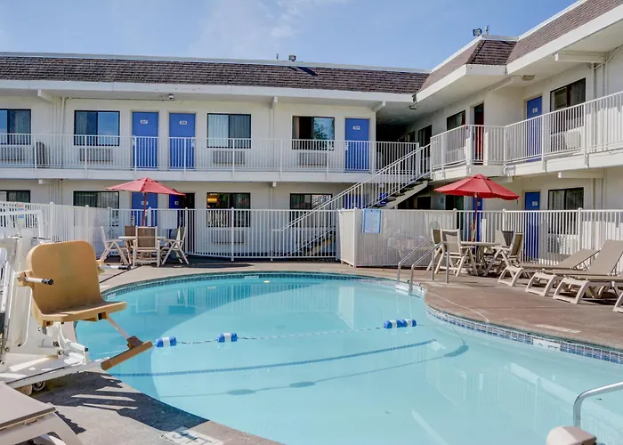 Cheap hotel: Motel 6-Salem, Or
